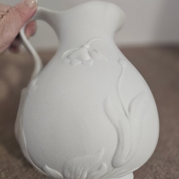 1993 Metropolitan Museum of Art MMA Jonquil White Bisque Parian Pitcher - Picture 13 of 13